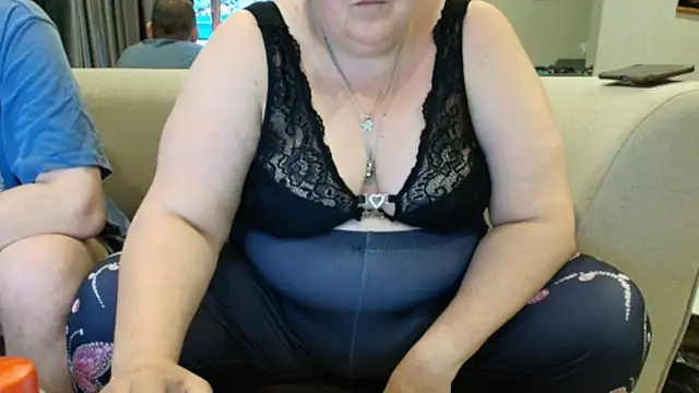 Snapshot of HotBiPaar chatting on June 3, 4:55 pm HotBiPaar online show from June 3, 4:55 pm