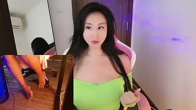Snapshot of AsianQueens chatting on October 12, 8:26 am AsianQueens online show from October 12, 8:26 am