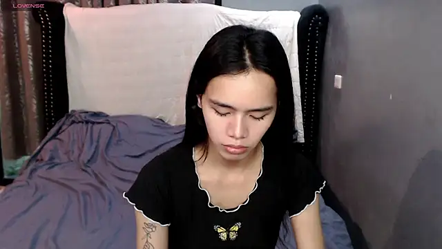 Snapshot of shecutie69 chatting on October 14, 9:47 pm shecutie69 online show from October 14, 9:47 pm