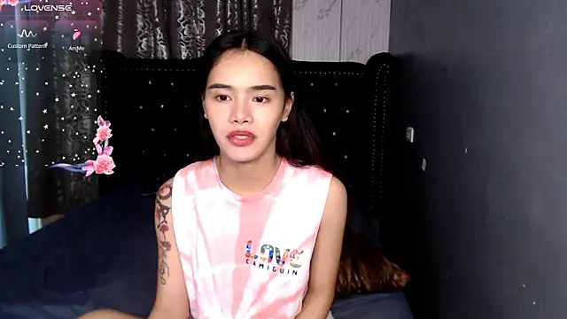 shecutie69 online show from December 23, 2:22 am