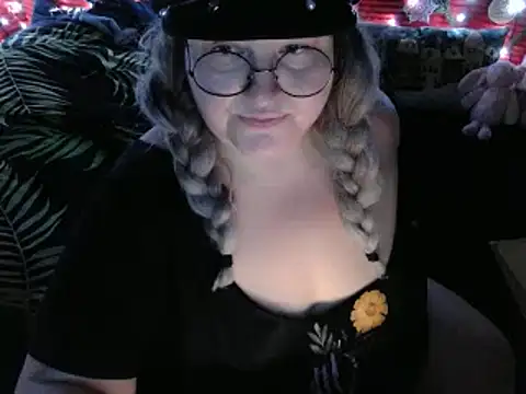 Snapshot of ThickBones chatting on December 14, 9:56 pm ThickBones online show from December 14, 9:56 pm