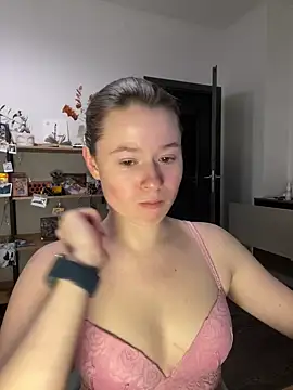 Snapshot of sweetest_pie chatting on January 4, 10:24 pm sweetest pie online show from January 4, 10:24 pm