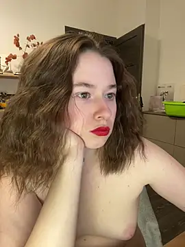 Snapshot of sweetest_pie chatting on February 22, 10:52 pm sweetest pie online show from February 22, 10:52 pm