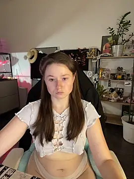 Snapshot of sweetest_pie chatting on June 20, 9:42 pm sweetest pie online show from June 20, 9:42 pm
