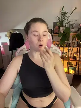 sweetest pie online show from March 20, 9:27 pm