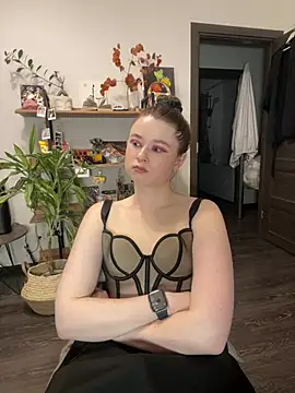Snapshot of sweetest_pie chatting on February 16, 3:16 pm sweetest pie online show from February 16, 3:16 pm