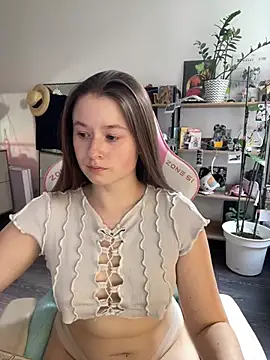 Snapshot of sweetest_pie chatting on July 1, 2:50 pm sweetest pie online show from July 1, 2:50 pm