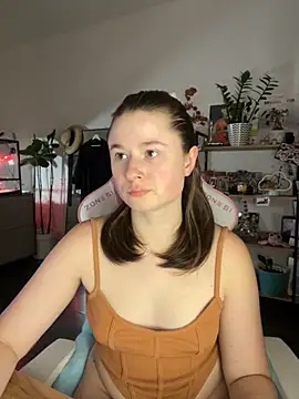 Snapshot of sweetest_pie chatting on October 4, 4:52 pm sweetest pie online show from October 4, 4:52 pm