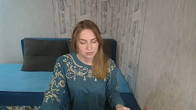 Pilly green  online show from March 10, 5:44 am