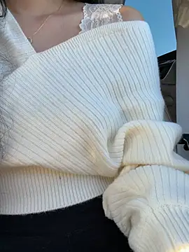 Snapshot of clairewntr chatting on February 25, 1:00 pm clairewntr online show from February 25, 1:00 pm