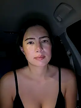 clairewntr online show from December 5, 9:01 pm