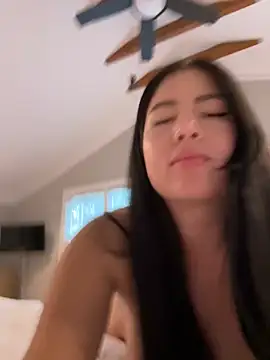 clairewntr online show from February 5, 10:44 pm