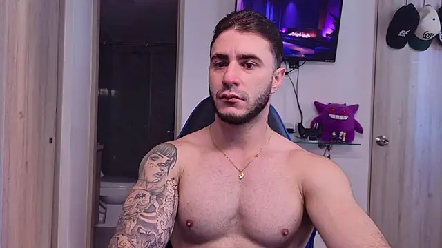 Snapshot of Latino_stud4u chatting on June 28, 9:43 pm Latino stud4u online show from June 28, 9:43 pm