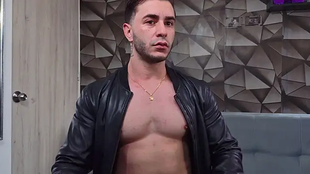 Latino stud4u online show from April 24, 4:09 pm