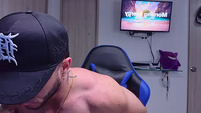 Snapshot of Latino_stud4u chatting on July 8, 12:17 pm Latino stud4u online show from July 8, 12:17 pm