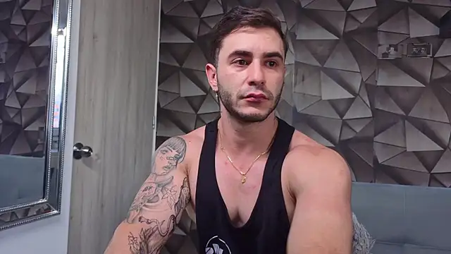 Latino stud4u online show from May 5, 9:51 pm
