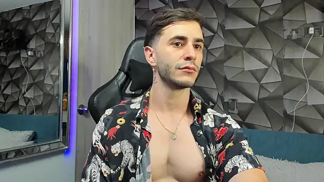 Latino stud4u online show from December 4, 12:20 am