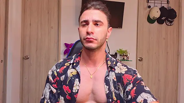 Snapshot of Latino_stud4u chatting on July 13, 7:46 pm Latino stud4u online show from July 13, 7:46 pm