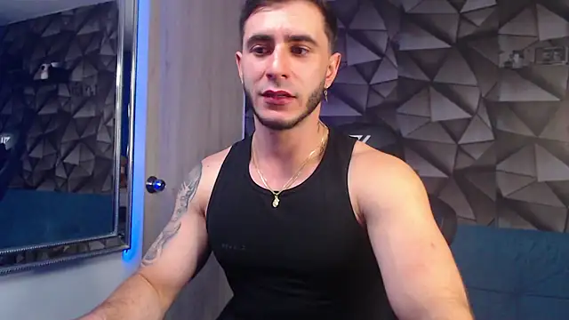 Snapshot of Latino_stud4u chatting on October 22, 11:03 pm Latino stud4u online show from October 22, 11:03 pm