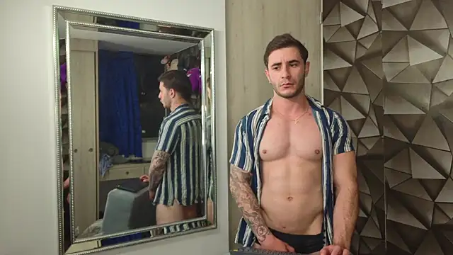 Snapshot of Latino_stud4u chatting on June 6, 11:43 pm Latino stud4u online show from June 6, 11:43 pm
