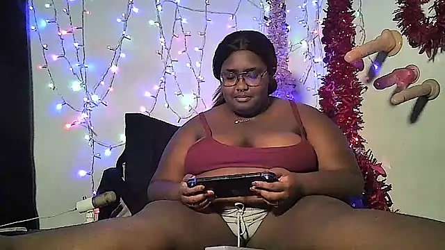 Snapshot of princess_peach_18 chatting on February 23, 2:29 am princess peach 18 online show from February 23, 2:29 am