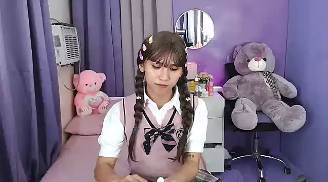 Snapshot of urlovelyfreya chatting on February 17, 6:06 pm urlovelyfreya online show from February 17, 6:06 pm