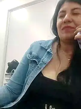 Snapshot of aisha_latina chatting on February 5, 5:31 pm aisha latina online show from February 5, 5:31 pm