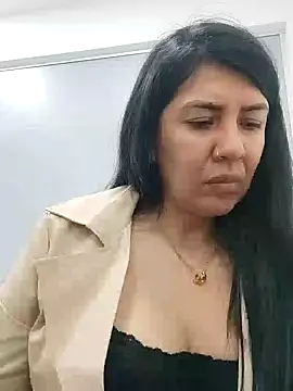 Snapshot of aisha_latina chatting on February 24, 6:47 pm aisha latina online show from February 24, 6:47 pm