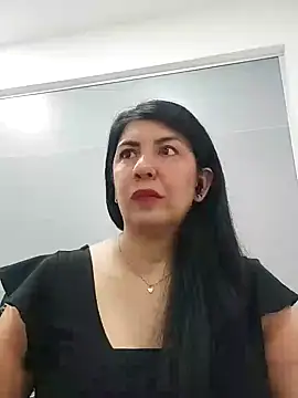 Snapshot of aisha_latina chatting on February 4, 2:32 pm aisha latina online show from February 4, 2:32 pm