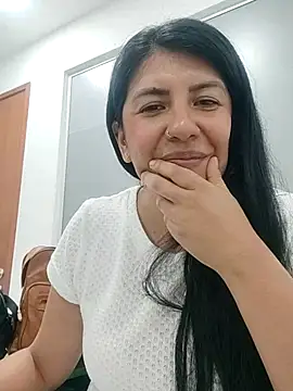 Snapshot of aisha_latina chatting on March 6, 2:29 pm aisha latina online show from March 6, 2:29 pm