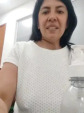 Snapshot of aisha_latina chatting on March 6, 5:33 pm aisha latina online show from March 6, 5:33 pm