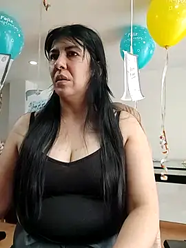Snapshot of aisha_latina chatting on June 3, 2:18 pm aisha latina online show from June 3, 2:18 pm