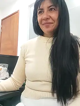 Snapshot of aisha_latina chatting on September 15, 2:17 pm aisha latina online show from September 15, 2:17 pm