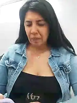 Snapshot of aisha_latina chatting on February 5, 2:16 pm aisha latina online show from February 5, 2:16 pm