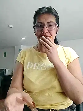 Snapshot of aisha_latina chatting on October 15, 5:21 pm aisha latina online show from October 15, 5:21 pm