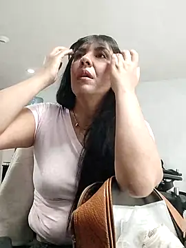 Snapshot of aisha_latina chatting on October 6, 2:40 pm aisha latina online show from October 6, 2:40 pm