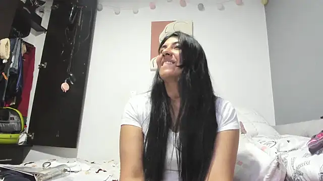 Snapshot of aisha_latina chatting on February 13, 12:02 am aisha latina online show from February 13, 12:02 am