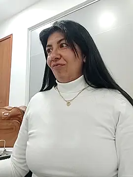 Snapshot of aisha_latina chatting on September 25, 2:23 pm aisha latina online show from September 25, 2:23 pm