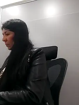 Snapshot of aisha_latina chatting on March 7, 3:49 pm aisha latina online show from March 7, 3:49 pm