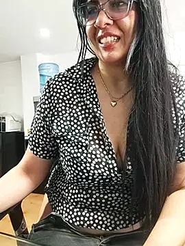 aisha latina online show from April 17, 3:04 pm