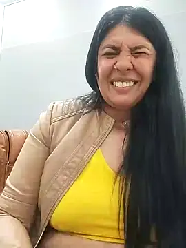 Snapshot of aisha_latina chatting on February 11, 8:42 pm aisha latina online show from February 11, 8:42 pm