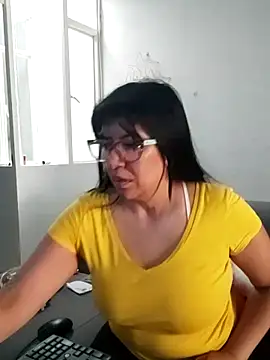 aisha latina online show from February 12, 1:55 pm