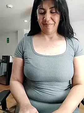 Snapshot of aisha_latina chatting on June 22, 2:47 pm aisha latina online show from June 22, 2:47 pm