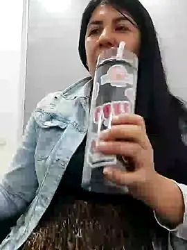 Snapshot of aisha_latina chatting on February 20, 7:41 pm aisha latina online show from February 20, 7:41 pm