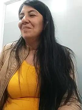 Snapshot of aisha_latina chatting on March 3, 6:35 pm aisha latina online show from March 3, 6:35 pm