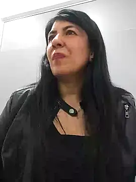 Snapshot of aisha_latina chatting on February 4, 5:34 pm aisha latina online show from February 4, 5:34 pm
