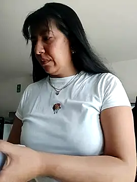 aisha latina online show from November 12, 2:54 pm