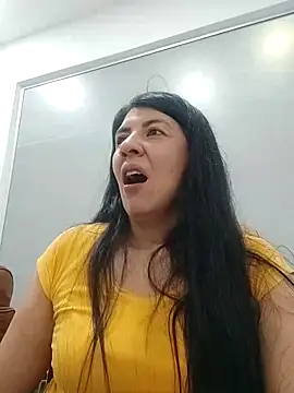Snapshot of aisha_latina chatting on March 3, 3:32 pm aisha latina online show from March 3, 3:32 pm
