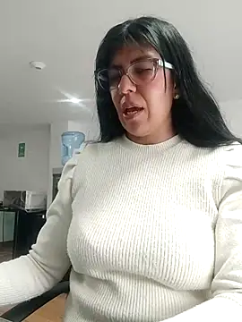 Snapshot of aisha_latina chatting on October 14, 2:07 pm aisha latina online show from October 14, 2:07 pm