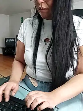 Snapshot of aisha_latina chatting on June 12, 4:16 pm aisha latina online show from June 12, 4:16 pm